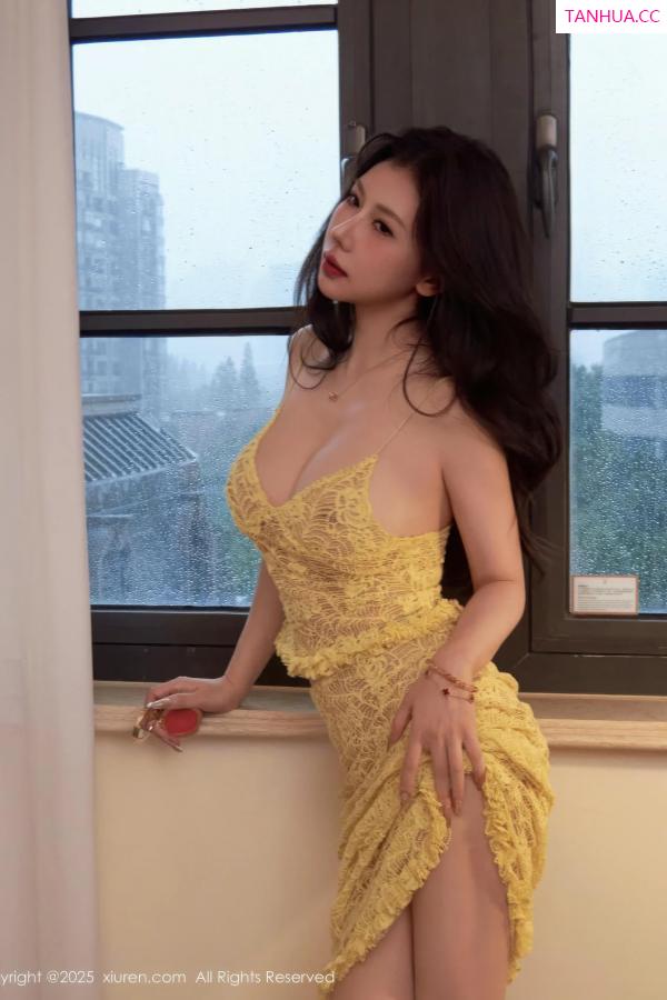 尹甜甜  [XiuRen]高清写真图 2025.10.16 No.10879 尹甜甜sunny 丝袜美腿第15张图片
